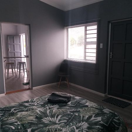 Apartamento Tj Self-Catering Graaff-Reinet Exterior foto