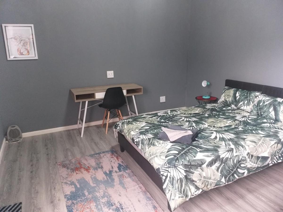 Apartamento Tj Self-Catering Graaff-Reinet Exterior foto