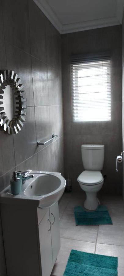 Apartamento Tj Self-Catering Graaff-Reinet Exterior foto