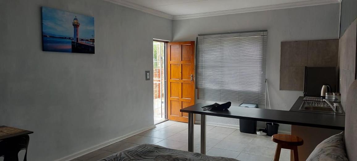 Apartamento Tj Self-Catering Graaff-Reinet Exterior foto
