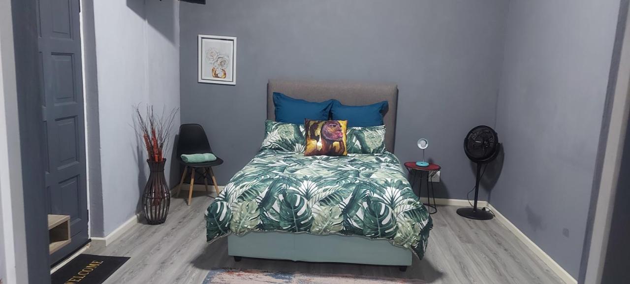 Apartamento Tj Self-Catering Graaff-Reinet Habitación foto