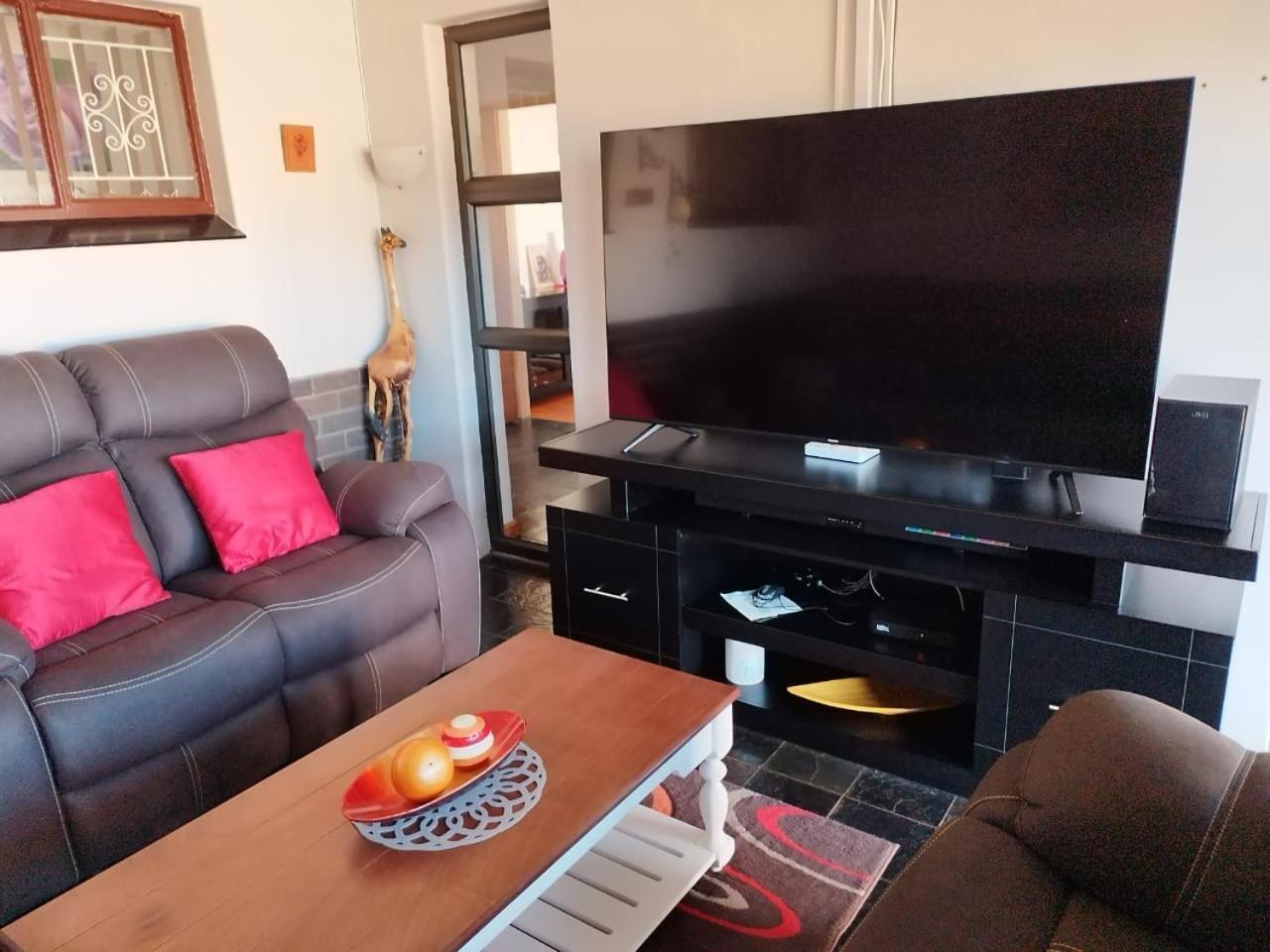 Apartamento Tj Self-Catering Graaff-Reinet Habitación foto